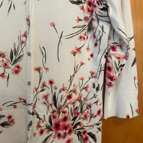 White House Black Market floral cardigan size Medium - Picture 3 of 6